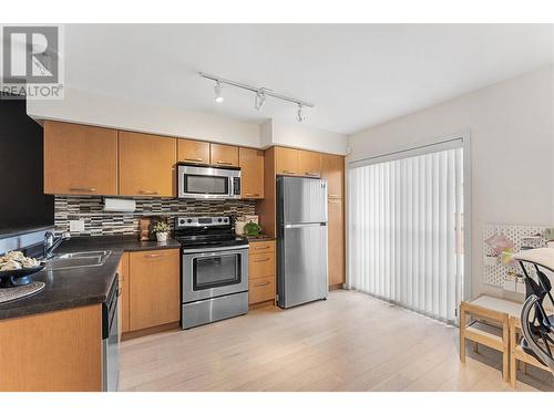 1811 Ambrosi Road Unit# 3, Kelowna, BC - Indoor Photo Showing Kitchen With Double Sink