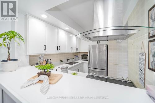 191 - 165 Cherokee Boulevard, Toronto, ON - Indoor Photo Showing Kitchen