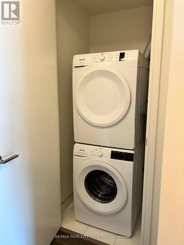 1116 - 425 Front Street E, Toronto, ON - Indoor Photo Showing Laundry Room