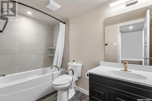 2008 320 5Th Avenue N, Saskatoon, SK - Indoor Photo Showing Bathroom