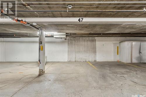 2008 320 5Th Avenue N, Saskatoon, SK - Indoor Photo Showing Garage