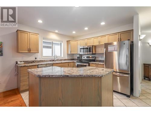 Main Kitchen with Island - 550 Yates Road Unit# 162, Kelowna, BC - Indoor Photo Showing Kitchen