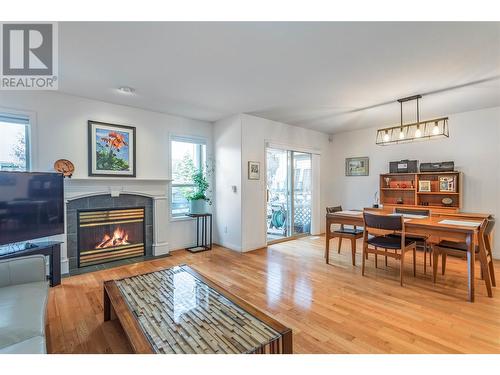 550 Yates Road Unit# 162, Kelowna, BC - Indoor Photo Showing Living Room With Fireplace