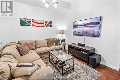 311 - 628 Fleet Street, Toronto (Niagara), ON - Indoor Photo Showing Living Room