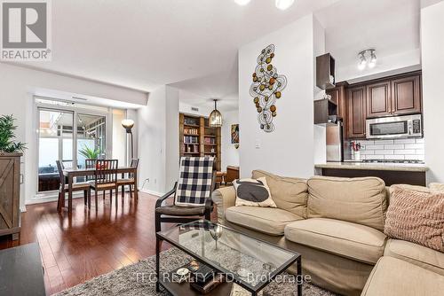 311 - 628 Fleet Street, Toronto (Niagara), ON - Indoor Photo Showing Living Room