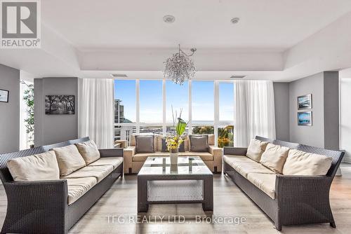 311 - 628 Fleet Street, Toronto (Niagara), ON - Indoor Photo Showing Living Room