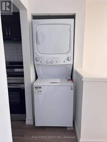 Upper - 901 Lawson Road N, London, ON - Indoor Photo Showing Laundry Room