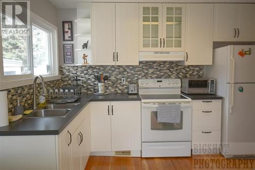 2366 Ross Crescent, Prince George, BC - Indoor Photo Showing Kitchen With Double Sink