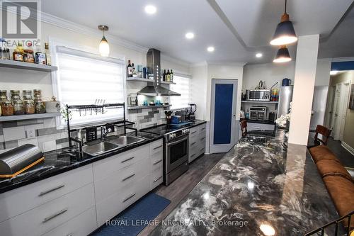 73 Marc Boulevard, Welland (773 - Lincoln/Crowland), ON - Indoor Photo Showing Kitchen With Double Sink