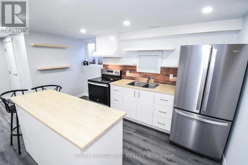 73 Marc Boulevard, Welland (773 - Lincoln/Crowland), ON - Indoor Photo Showing Kitchen With Double Sink