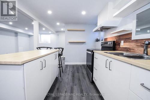 73 Marc Boulevard, Welland (773 - Lincoln/Crowland), ON - Indoor Photo Showing Kitchen With Double Sink