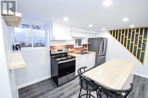 73 Marc Boulevard, Welland (773 - Lincoln/Crowland), ON - Indoor Photo Showing Kitchen With Double Sink