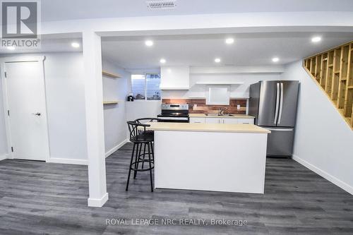 73 Marc Boulevard, Welland (773 - Lincoln/Crowland), ON - Indoor Photo Showing Kitchen