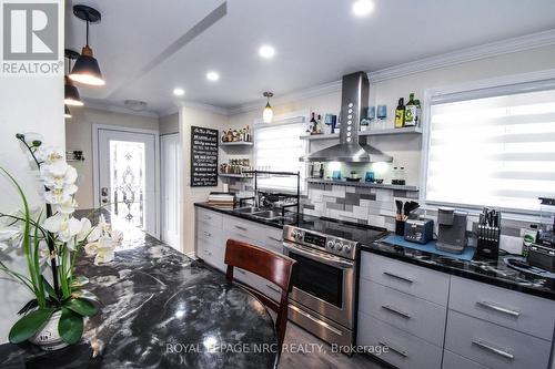 73 Marc Boulevard, Welland (773 - Lincoln/Crowland), ON - Indoor Photo Showing Kitchen With Double Sink