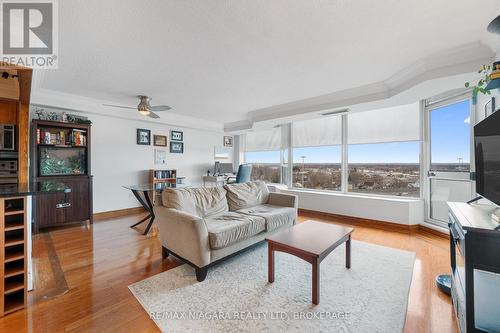 1006 - 81 Scott Street, St. Catharines, ON - Indoor Photo Showing Living Room