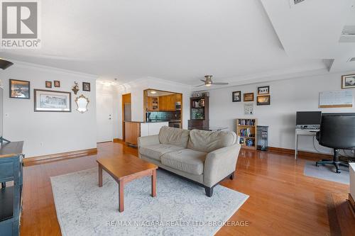 1006 - 81 Scott Street, St. Catharines, ON - Indoor Photo Showing Living Room