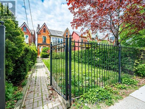 102 Bellevue Avenue, Toronto, ON - Outdoor