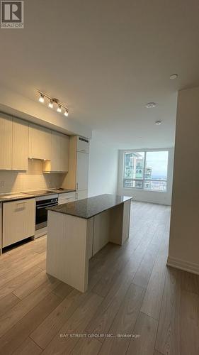 3107 - 36 Elm Drive W, Mississauga, ON - Indoor Photo Showing Kitchen