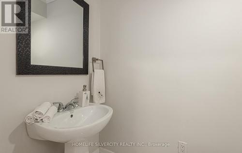 32 Sledman Street, Mississauga, ON - Indoor Photo Showing Bathroom