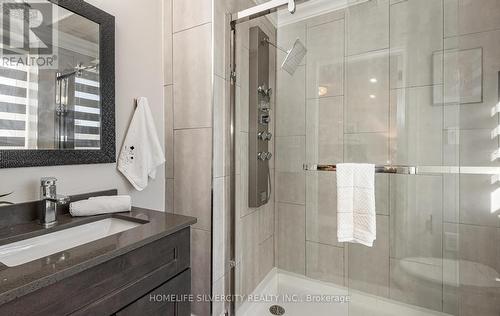 32 Sledman Street, Mississauga, ON - Indoor Photo Showing Bathroom