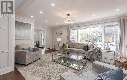 32 Sledman Street, Mississauga, ON - Indoor Photo Showing Living Room