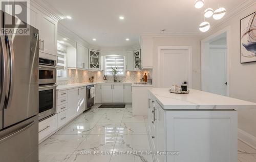 32 Sledman Street, Mississauga, ON - Indoor Photo Showing Kitchen With Upgraded Kitchen