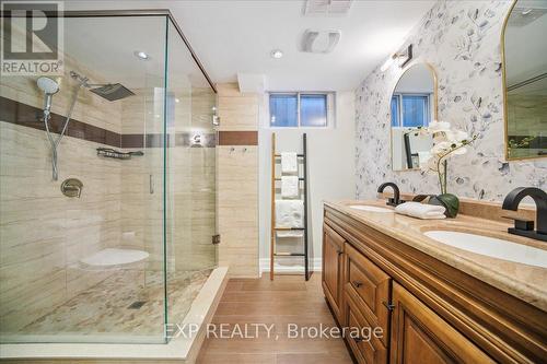 137 Kingsview Boulevard, Toronto, ON - Indoor Photo Showing Bathroom