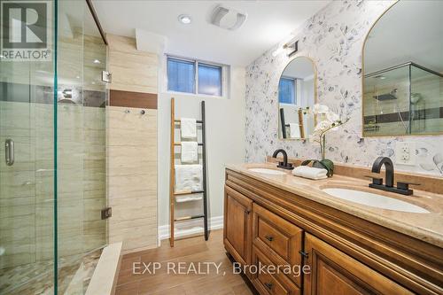 137 Kingsview Boulevard, Toronto, ON - Indoor Photo Showing Bathroom