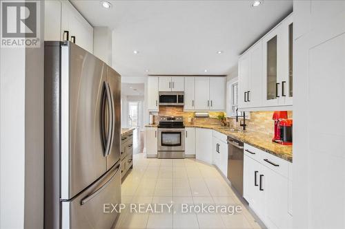 137 Kingsview Boulevard, Toronto, ON - Indoor Photo Showing Kitchen With Stainless Steel Kitchen With Upgraded Kitchen