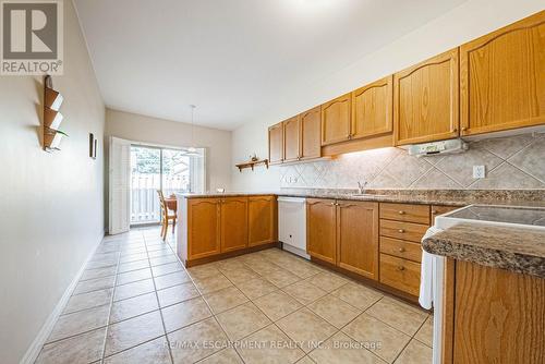 49 - 34 Southbrook Drive, Hamilton, ON - Indoor Photo Showing Kitchen