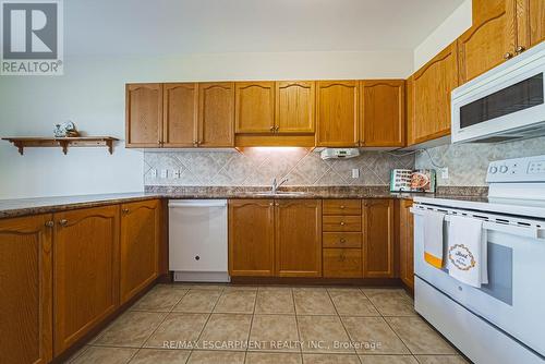 49 - 34 Southbrook Drive, Hamilton, ON - Indoor Photo Showing Kitchen