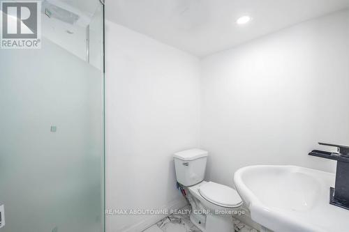 126 Harmony Avenue, Hamilton, ON - Indoor Photo Showing Bathroom