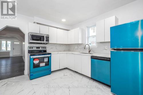 126 Harmony Avenue, Hamilton, ON - Indoor Photo Showing Kitchen