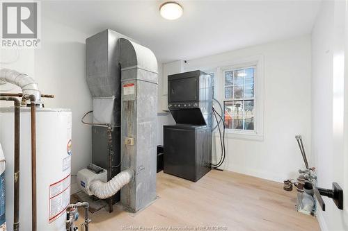 2514 Westminster Boulevard, Windsor, ON - Indoor Photo Showing Laundry Room