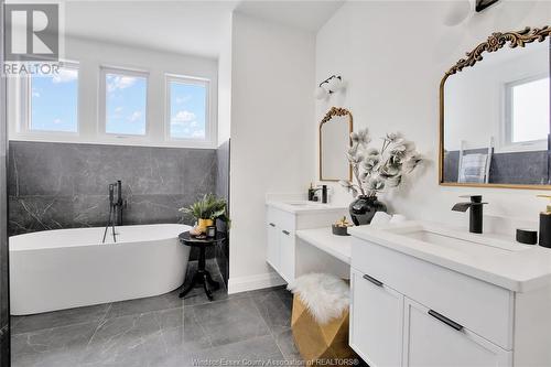 11 Cypress Pointe Unit# Main, Leamington, ON - Indoor Photo Showing Bathroom