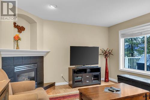 251 Highgate Court, Kelowna, BC - Indoor Photo Showing Living Room With Fireplace