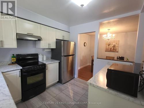 37 Monsarrat Crescent, London, ON - Indoor Photo Showing Kitchen