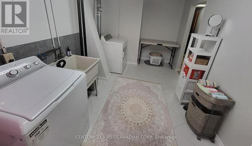 37 Monsarrat Crescent, London, ON - Indoor Photo Showing Laundry Room