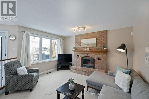 55 Piedmont Crescent, London, ON - Indoor Photo Showing Living Room With Fireplace