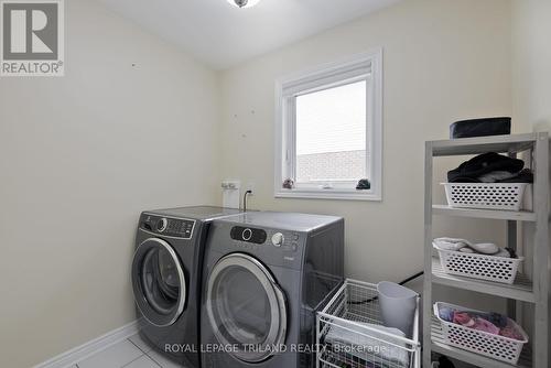 55 Piedmont Crescent, London, ON - Indoor Photo Showing Laundry Room