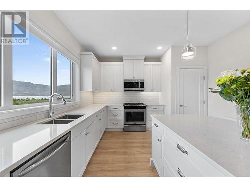 1600 Golden View Drive Unit# 5, West Kelowna, BC - Indoor Photo Showing Kitchen With Stainless Steel Kitchen With Double Sink With Upgraded Kitchen