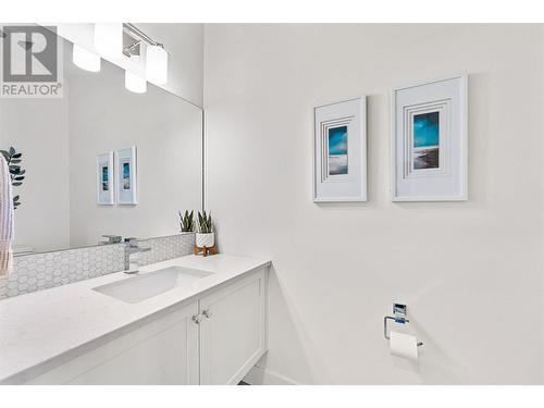 1600 Golden View Drive Unit# 5, West Kelowna, BC - Indoor Photo Showing Bathroom