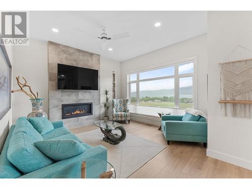 1600 Golden View Drive Unit# 5, West Kelowna, BC - Indoor Photo Showing Living Room With Fireplace