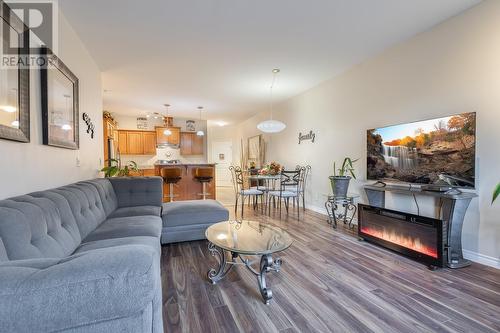 2523 Shannon View Drive Unit# 102, West Kelowna, BC - Indoor Photo Showing Living Room