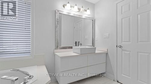 980 Clark Boulevard, Milton, ON - Indoor Photo Showing Bathroom