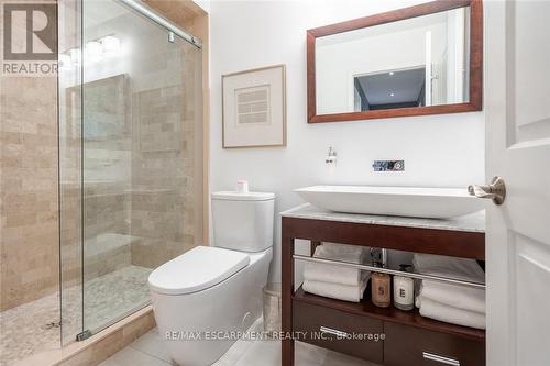 607 Edgewater Crescent, Burlington, ON - Indoor Photo Showing Bathroom