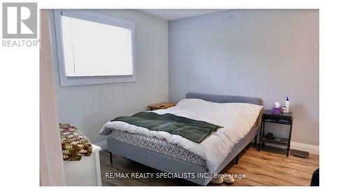 Upper - 124 Roberts Crescent, Kitchener, ON - Indoor Photo Showing Bedroom