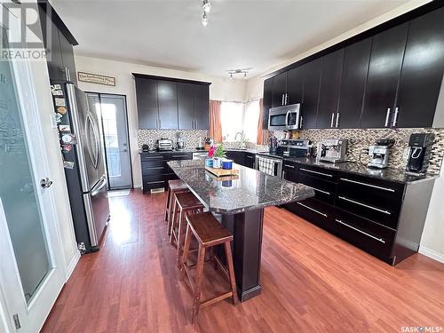 304 Abbott Bay, Estevan, SK - Indoor Photo Showing Kitchen With Upgraded Kitchen