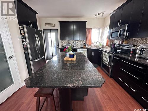 304 Abbott Bay, Estevan, SK - Indoor Photo Showing Kitchen With Upgraded Kitchen