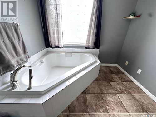 304 Abbott Bay, Estevan, SK - Indoor Photo Showing Bathroom